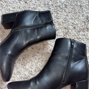 Bandolino Black Leather Ankle Booties with Side Zipper